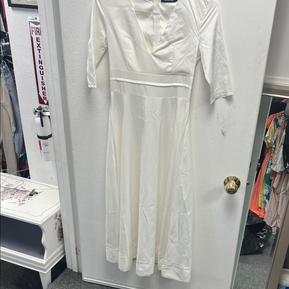 C2 White v neck  Neck 3/4 Sleeve Bridal Gown - Picture 1 of 4